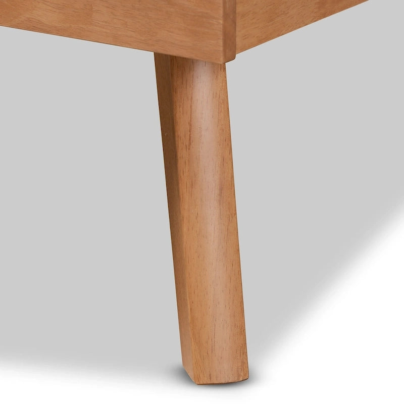 Modernes Podestbett aus braun lackiertem Holz
