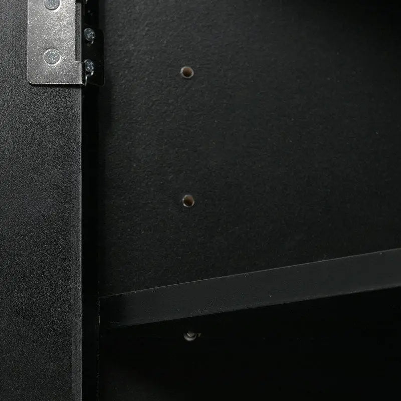 Weißer dreieckiger Badezimmerschrank mit verstellbaren Einlegeböden – 17,2B x 17,2T x 31,5H